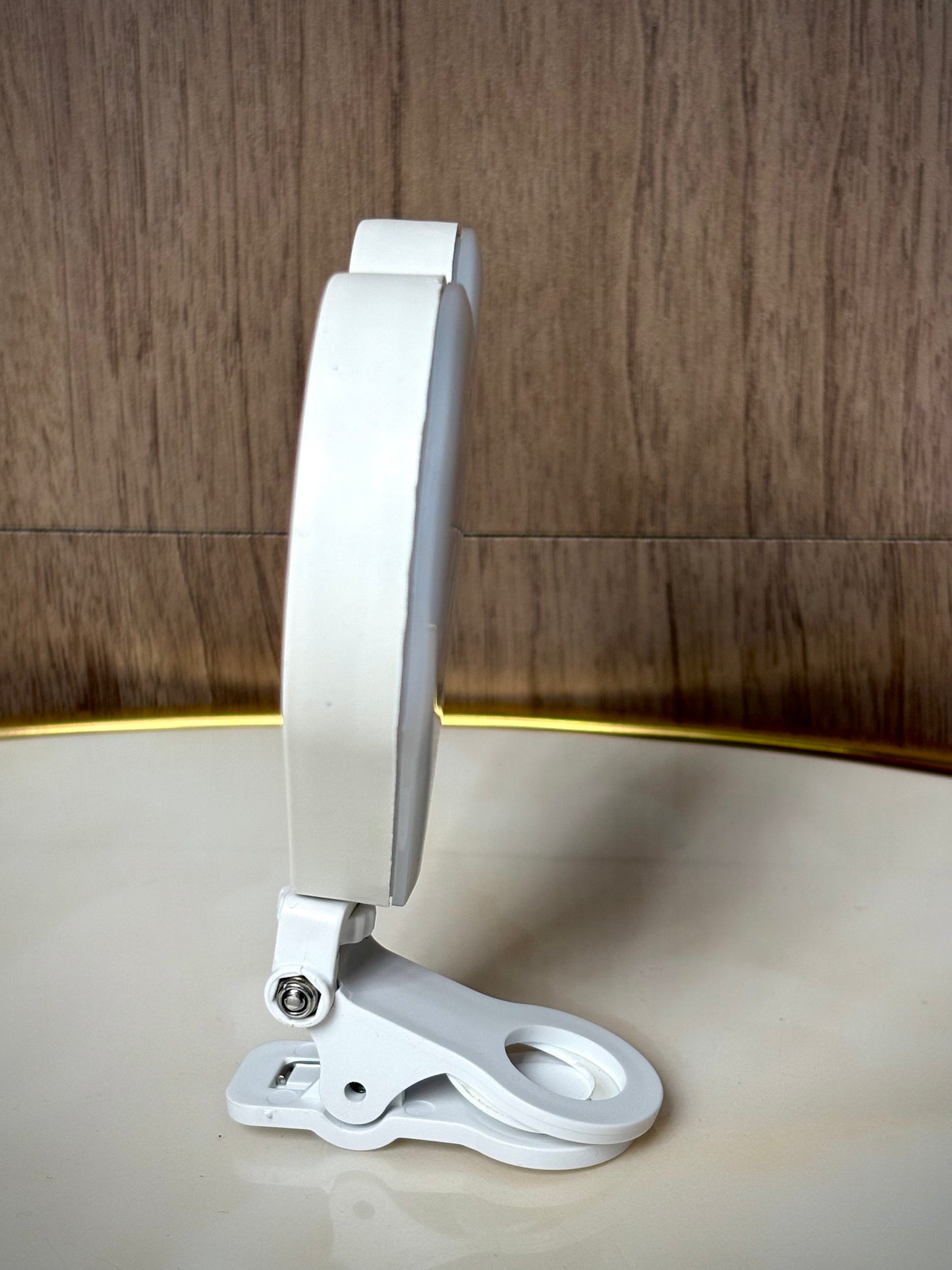 Heart-Shaped LED Clip Light – Portable & Stylish Lighting Solution