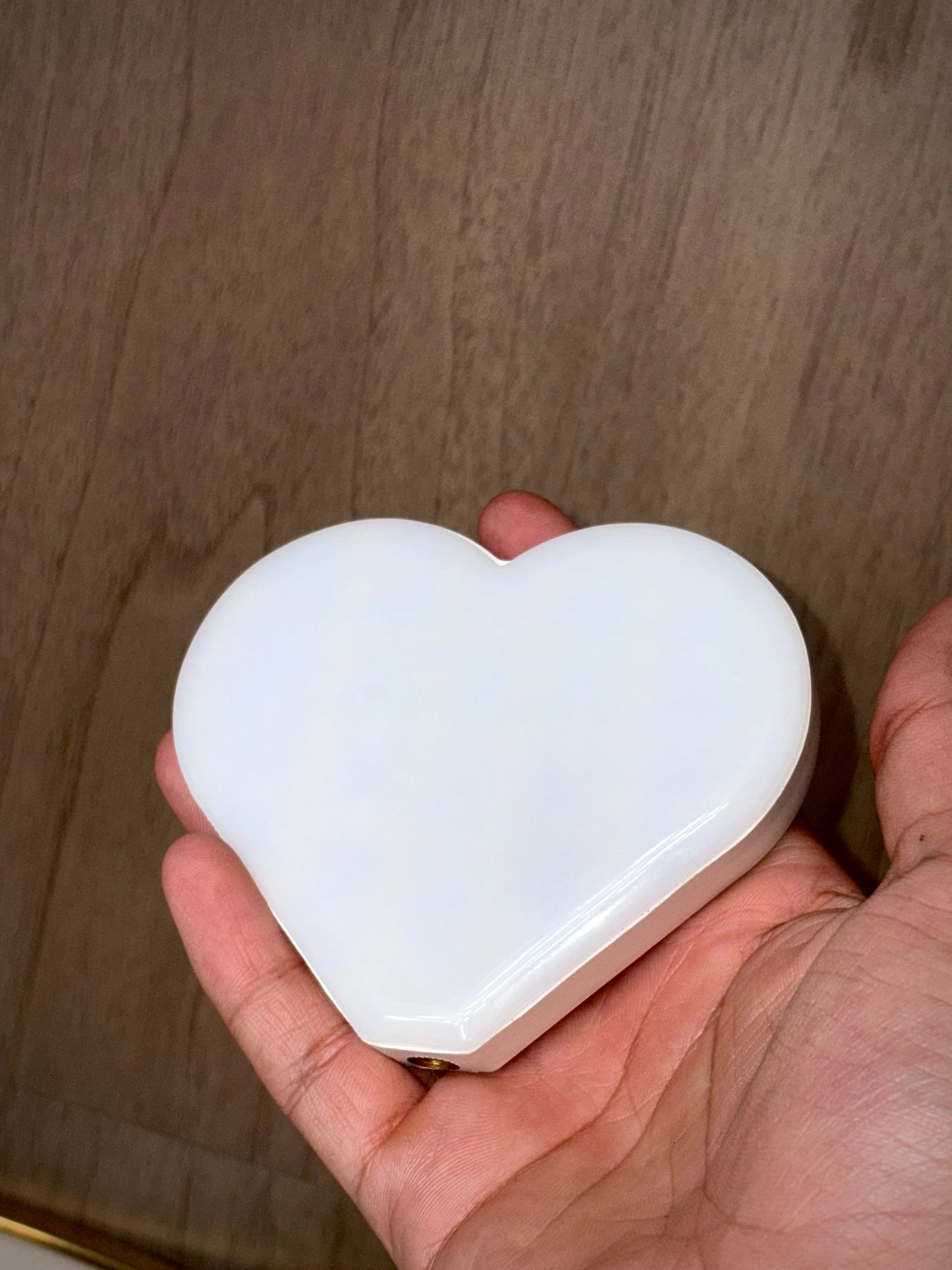 Heart-Shaped LED Clip Light – Portable & Stylish Lighting Solution